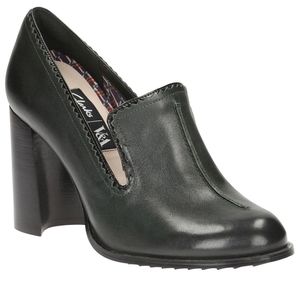 Clarks V&A Cass Pop Block Heeled Court Shoes